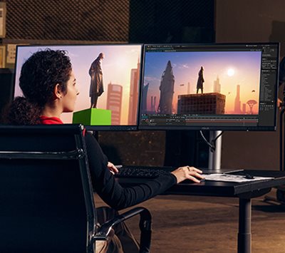 Ein Creator arbeitet an ProArt Display PA24ACRV.