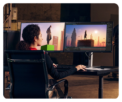 Ein Video-Editor erstellt ein Videoprojekt mit einem ProArt Display PA27JCV