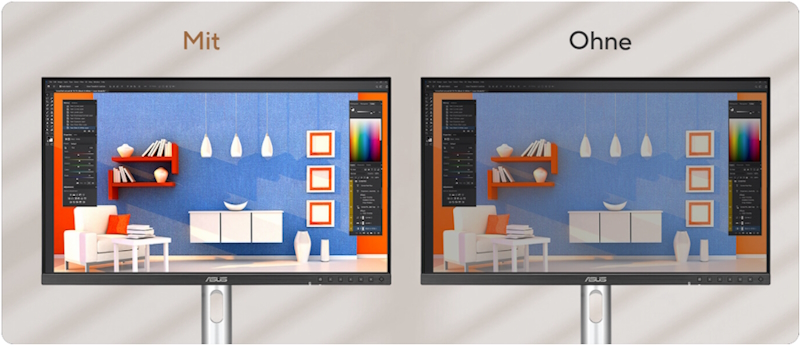 Zwei Monitore nebeneinander: einer mit, einer ohne Umgebungslichtsensor, um den Unterschied in der Farbgenauigkeit zu demonstrieren.