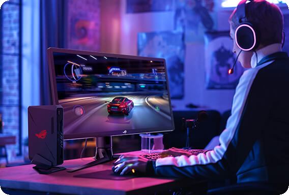 Ein Gamer, der Kopfhörer trägt und ein HDR-Spiel spielt.