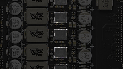 Grafikkartenplatine, die 80-Ampere-MOSFETs hervorhebt